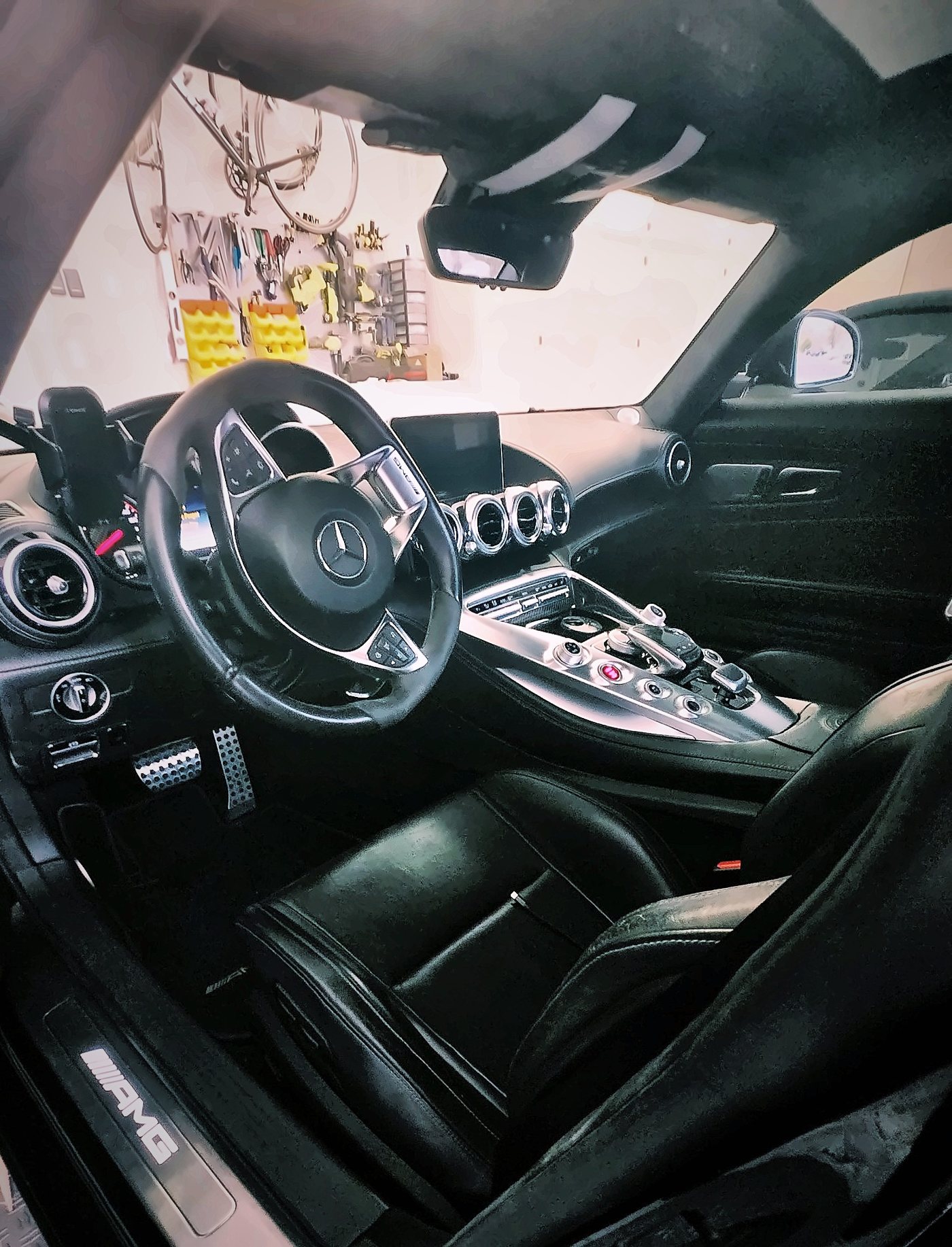 AMG GT S cockpit: black leather seats, AMG steering wheel and the center console